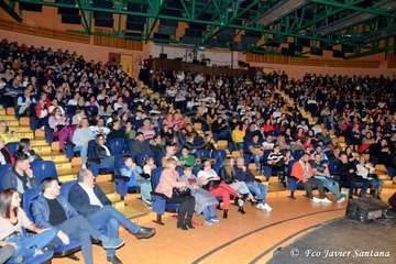 Acto de presentación de la murga teldense Los Nietos de Sarymanchez en el Teatro Víctor Jara de Vecindario (Foto Francisco Javier Santana)